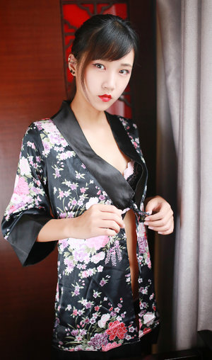 爸爸宠爱女儿视频